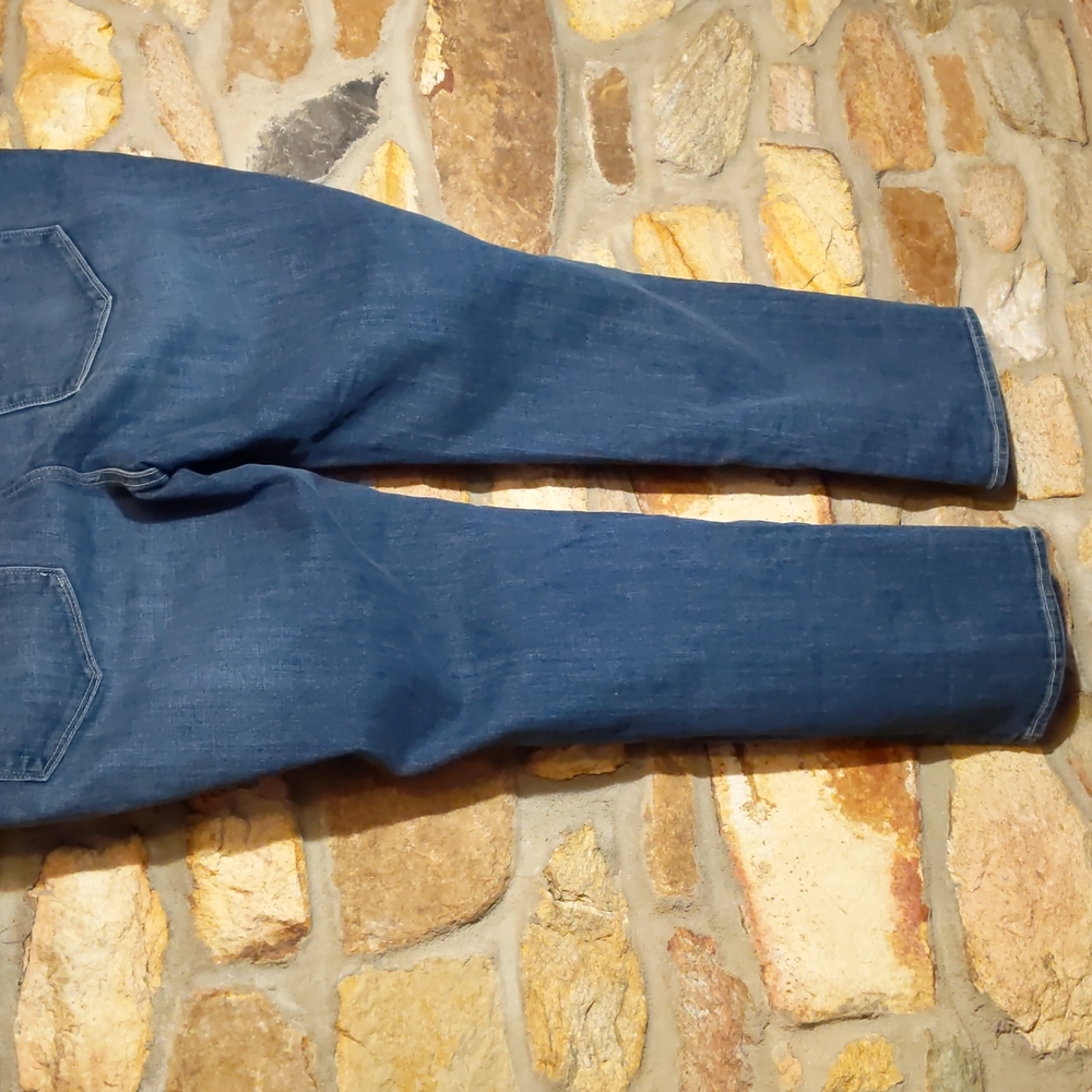 Old Navy Boyfriend Straight/Droit Jeans - Picture 6 of 10